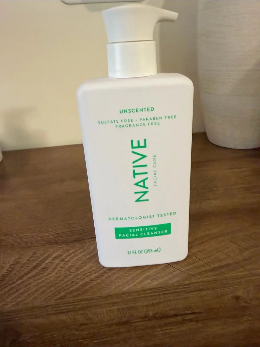 Native Sensitive Facial Cleanser - White/Green
